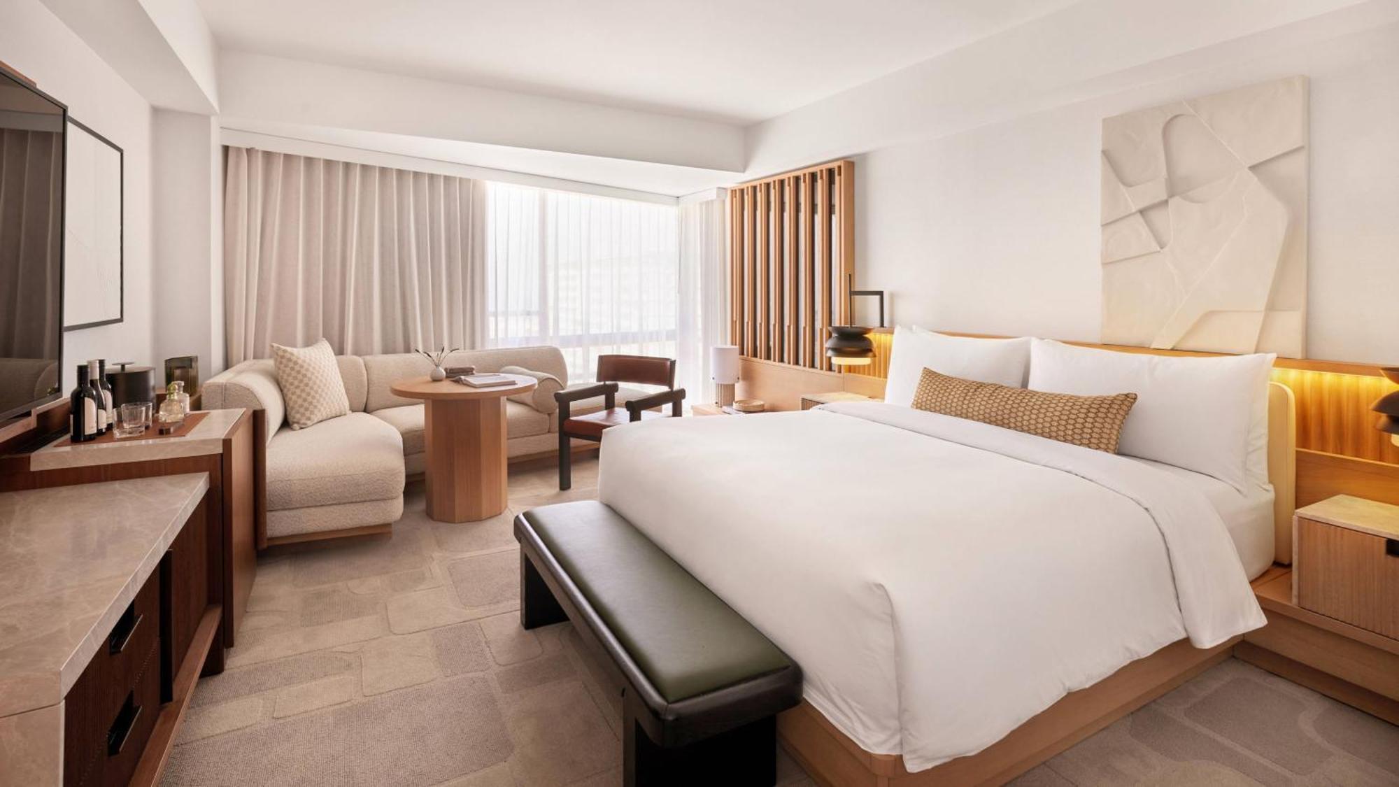 Premier Zimmer mit Kingsize-Bett und Blick auf die Skyline
