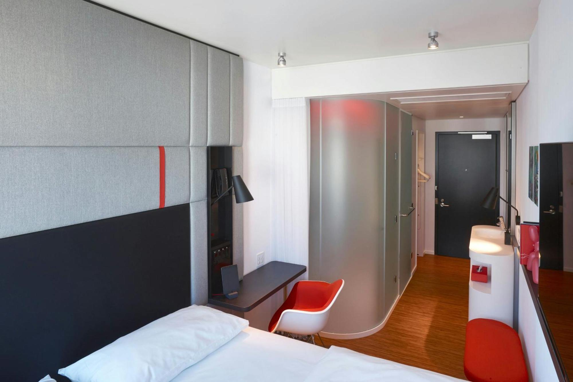 Zimmer mit Kingsize-Bett