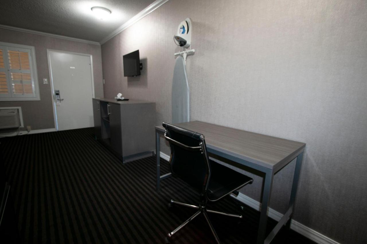 Zimmer mit Kingsize-Bett
